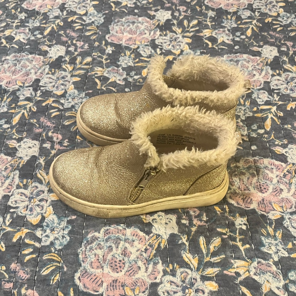 Kelly & Katie Gold Glitter Fur-Lined Boots